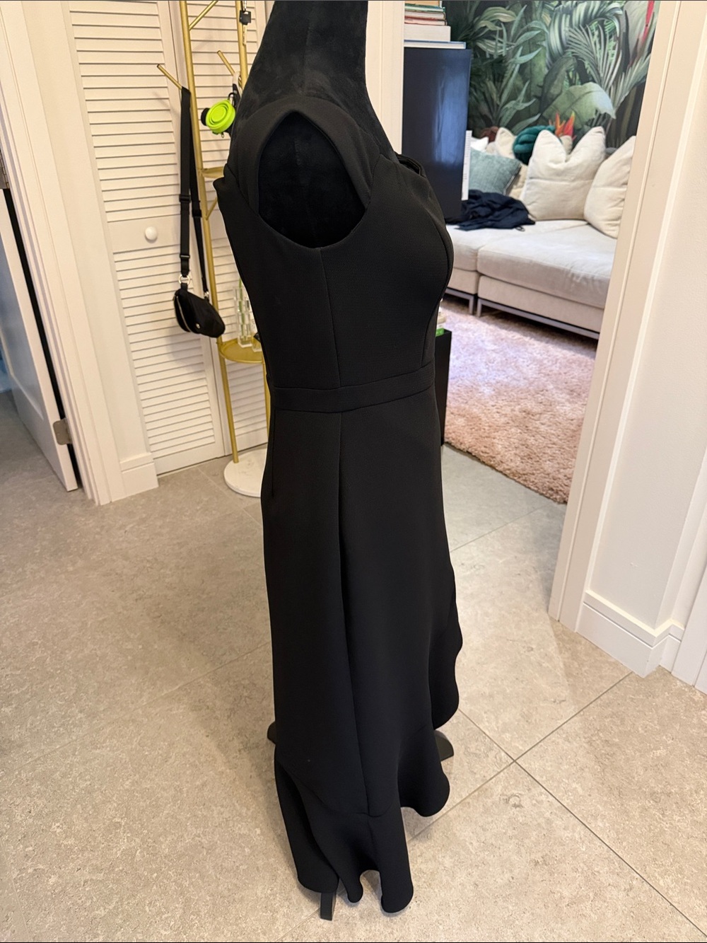Aqua Elegant Black Cap-Sleeve Sheath Dress size 6 - Picture 3 of 7